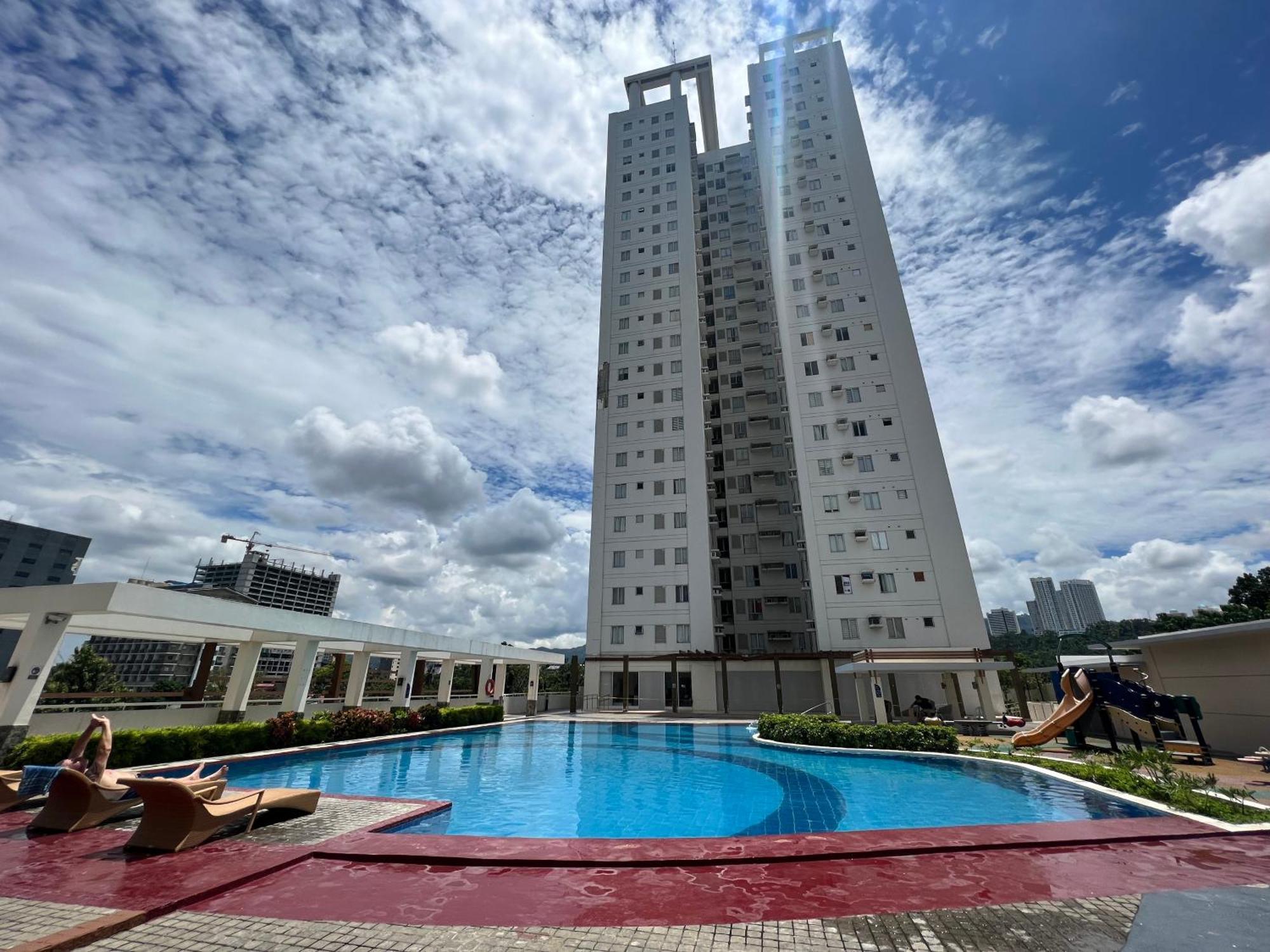 It Park 1-bedroom W/pool Apartment